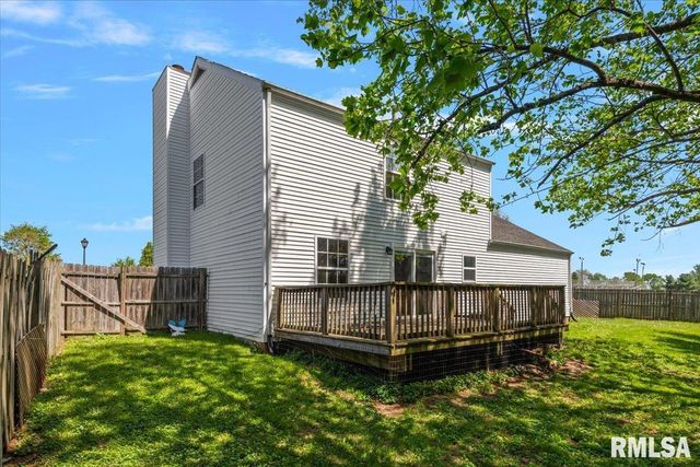 31 FAIRVIEW Boulevard, New Berlin, IL 62670