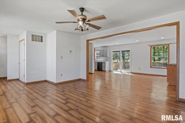 31 FAIRVIEW Boulevard, New Berlin, IL 62670