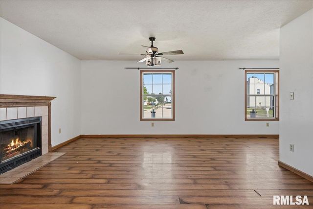 31 FAIRVIEW Boulevard, New Berlin, IL 62670