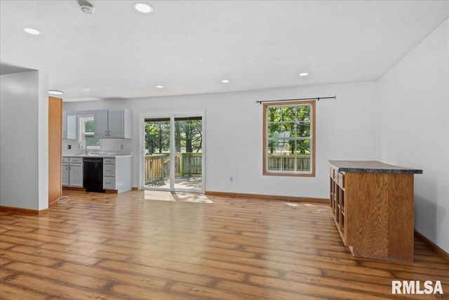 31 FAIRVIEW Boulevard, New Berlin, IL 62670