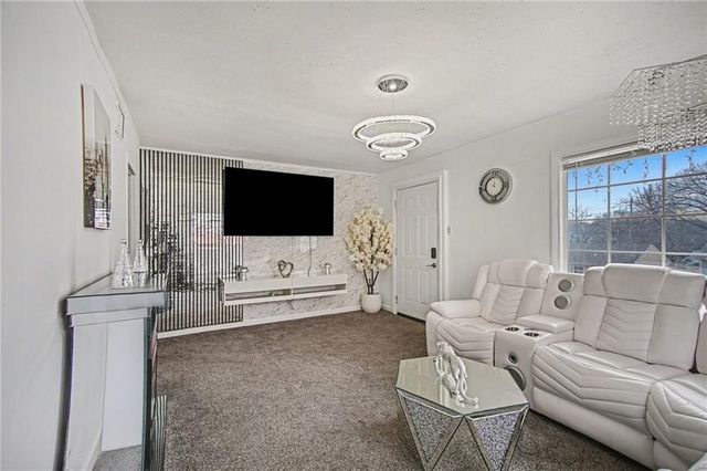 3145 Hawthorne Drive, St Joseph, MO 64501