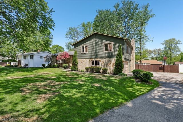 3329 S Maple Lane, Ashtabula, OH 44004