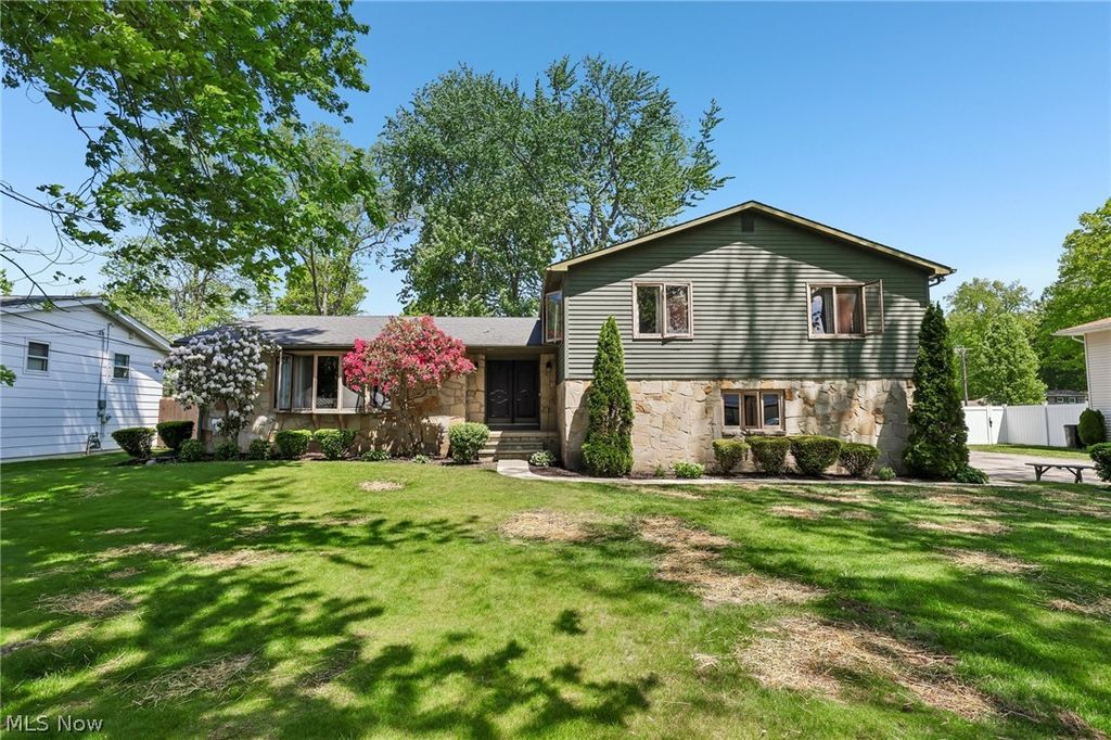 3329 S Maple Lane, Ashtabula, OH 44004