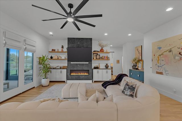 12910 S 28th Place, Bixby, OK 74008