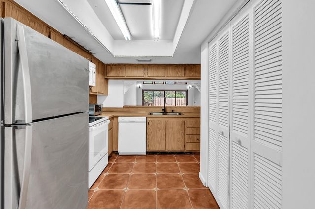 1400 NW 9th Avenue E-33, Boca Raton, FL 33486