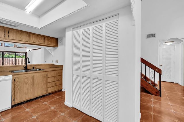 1400 NW 9th Avenue E-33, Boca Raton, FL 33486