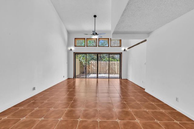 1400 NW 9th Avenue E-33, Boca Raton, FL 33486