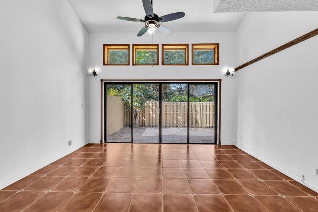 1400 NW 9th Avenue E-33, Boca Raton, FL 33486