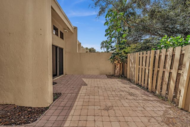 1400 NW 9th Avenue E-33, Boca Raton, FL 33486