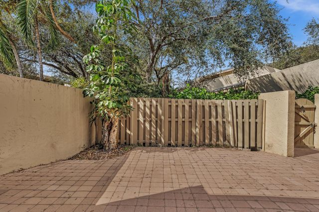 1400 NW 9th Avenue E-33, Boca Raton, FL 33486