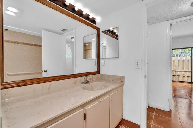 1400 NW 9th Avenue E-33, Boca Raton, FL 33486