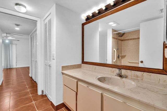 1400 NW 9th Avenue E-33, Boca Raton, FL 33486