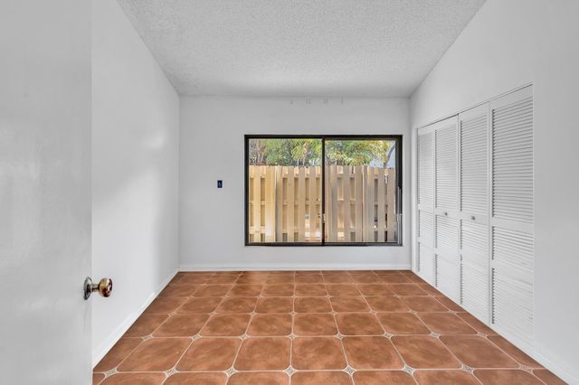 1400 NW 9th Avenue E-33, Boca Raton, FL 33486