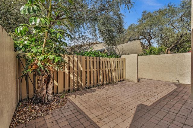 1400 NW 9th Avenue E-33, Boca Raton, FL 33486