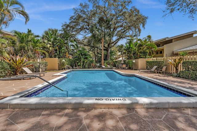 1400 NW 9th Avenue E-33, Boca Raton, FL 33486