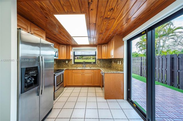 10340 NW 5th Ter 1-26, Miami, FL 33172