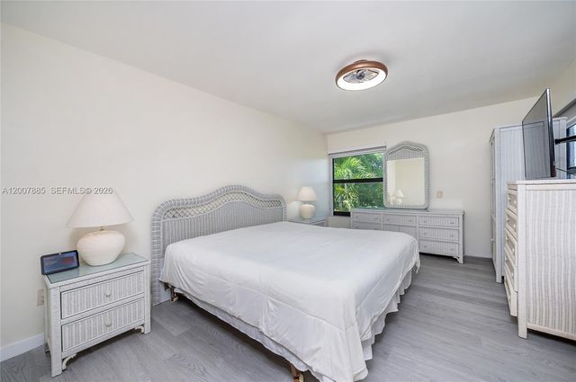 10340 NW 5th Ter 1-26, Miami, FL 33172