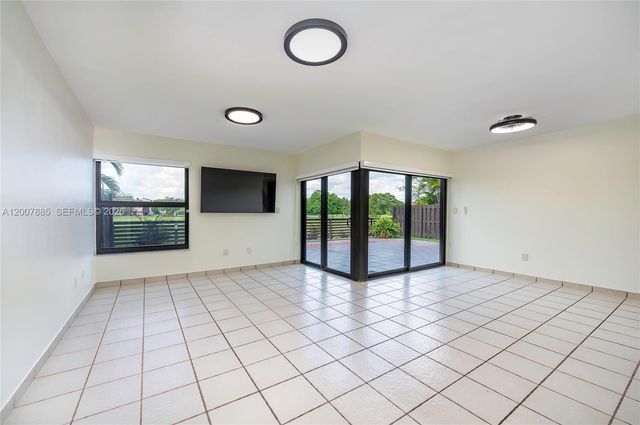 10340 NW 5th Ter 1-26, Miami, FL 33172