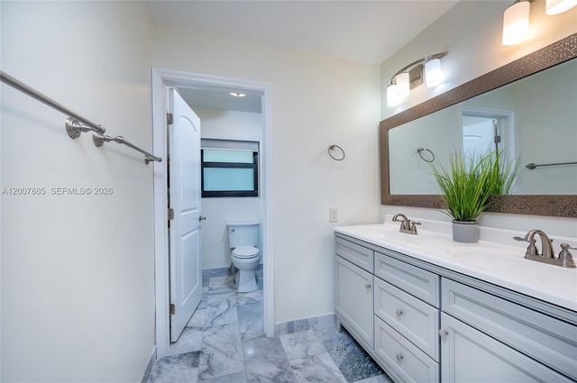 10340 NW 5th Ter 1-26, Miami, FL 33172