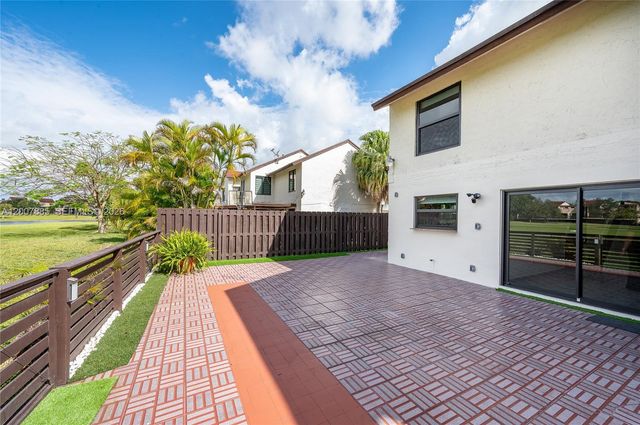 10340 NW 5th Ter 1-26, Miami, FL 33172