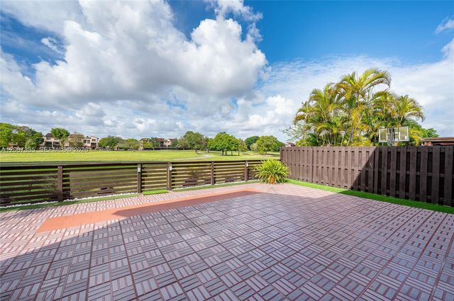 10340 NW 5th Ter 1-26, Miami, FL 33172