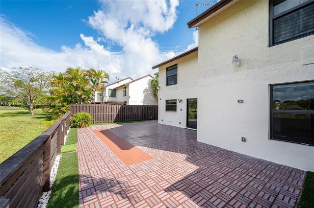 10340 NW 5th Ter 1-26, Miami, FL 33172