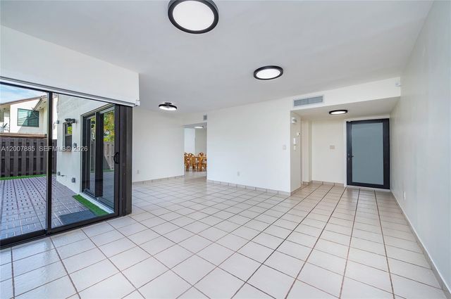 10340 NW 5th Ter 1-26, Miami, FL 33172
