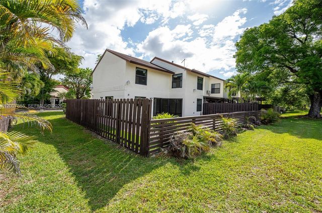 10340 NW 5th Ter 1-26, Miami, FL 33172