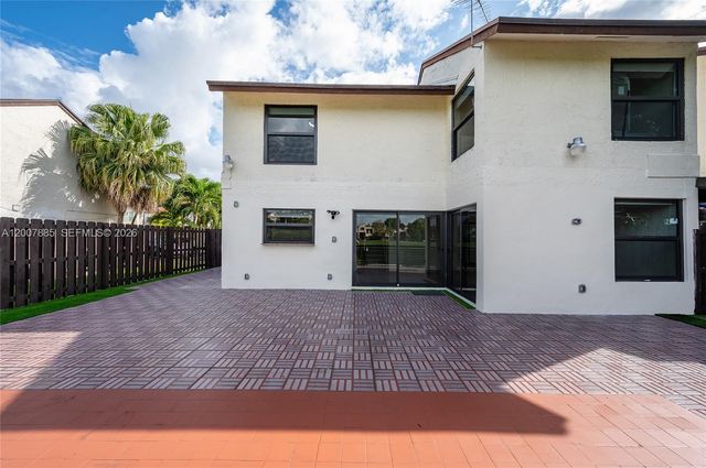 10340 NW 5th Ter 1-26, Miami, FL 33172