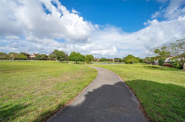 10340 NW 5th Ter 1-26, Miami, FL 33172