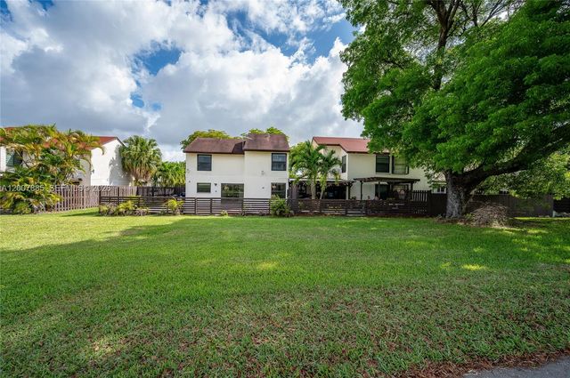 10340 NW 5th Ter 1-26, Miami, FL 33172