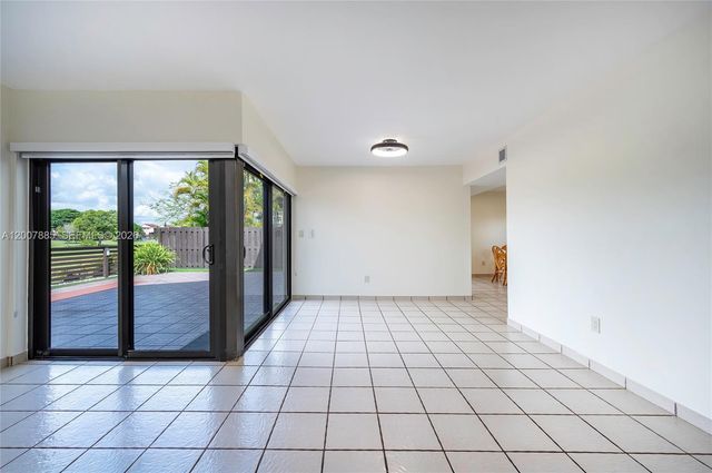 10340 NW 5th Ter 1-26, Miami, FL 33172