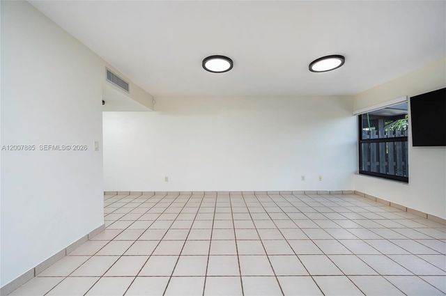 10340 NW 5th Ter 1-26, Miami, FL 33172