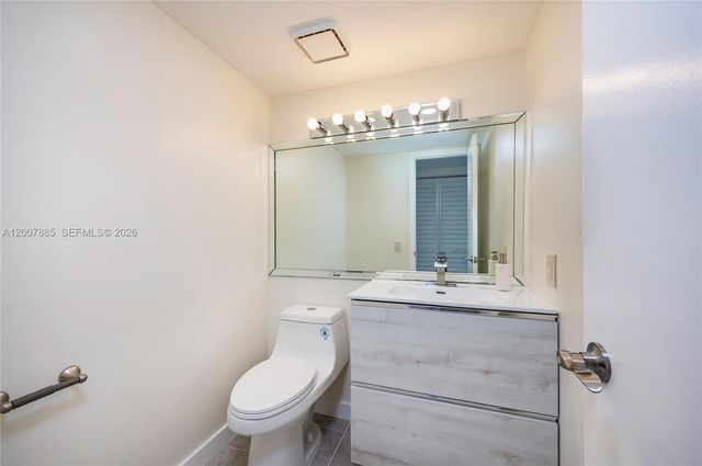 10340 NW 5th Ter 1-26, Miami, FL 33172