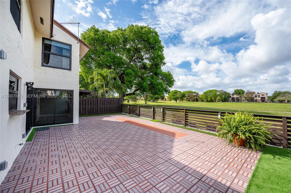 10340 NW 5th Ter 1-26, Miami, FL 33172