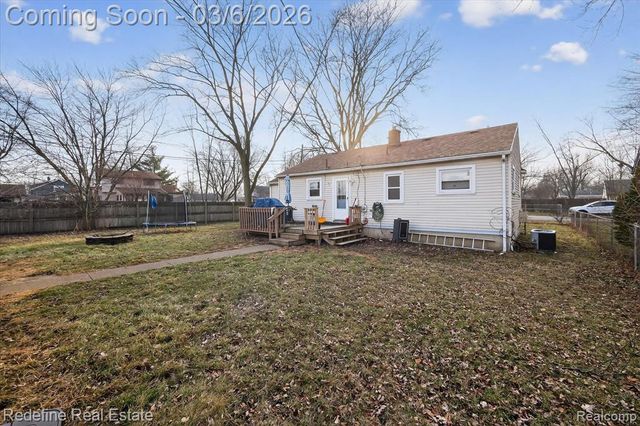 1517 Lillian Street, Westland, MI 48186