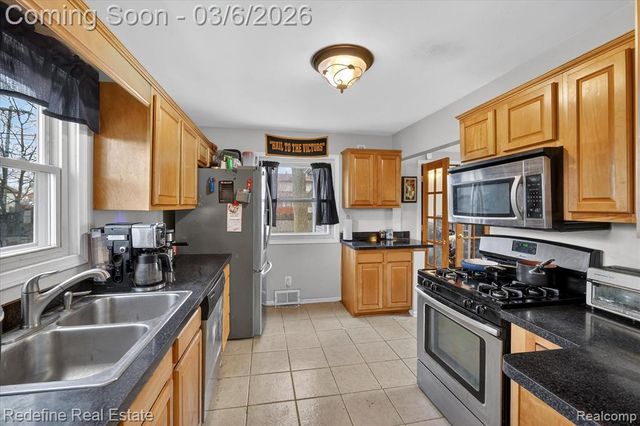 1517 Lillian Street, Westland, MI 48186