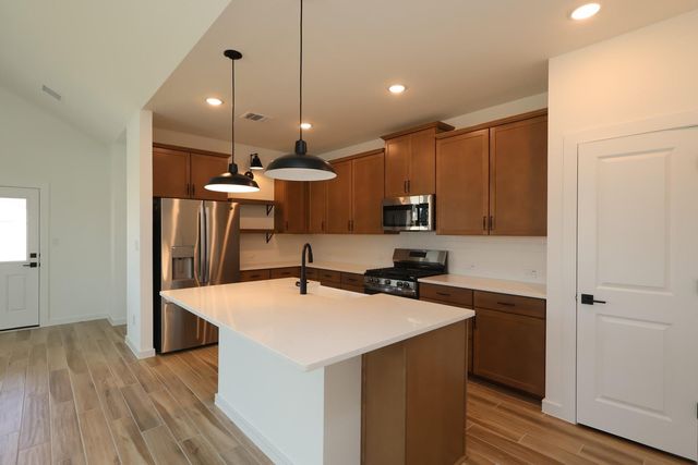 510 Barnier Street, Montgomery, TX 77356