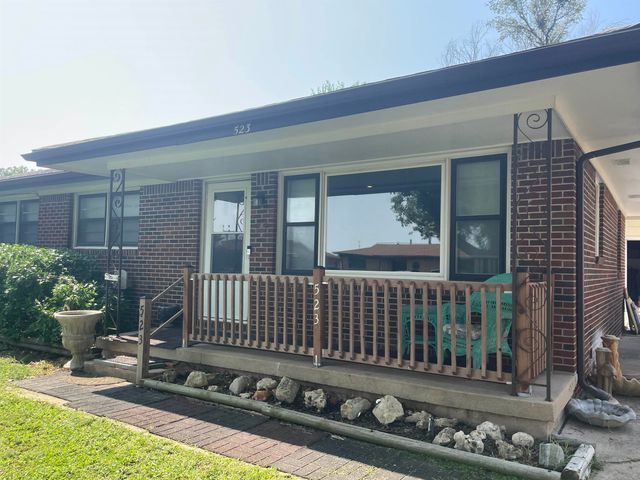 523 Alexander Dr, Haysville, KS 67060