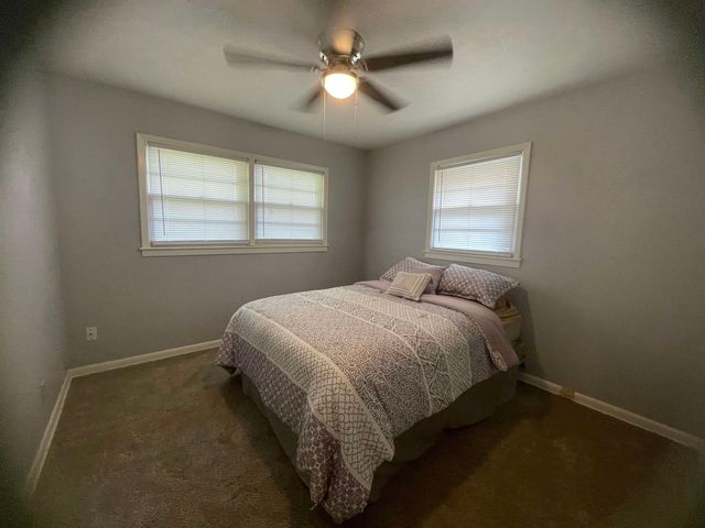 523 Alexander Dr, Haysville, KS 67060