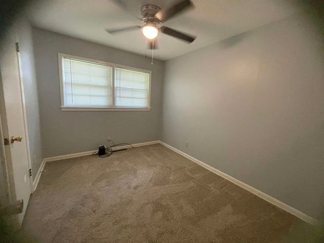 523 Alexander Dr, Haysville, KS 67060