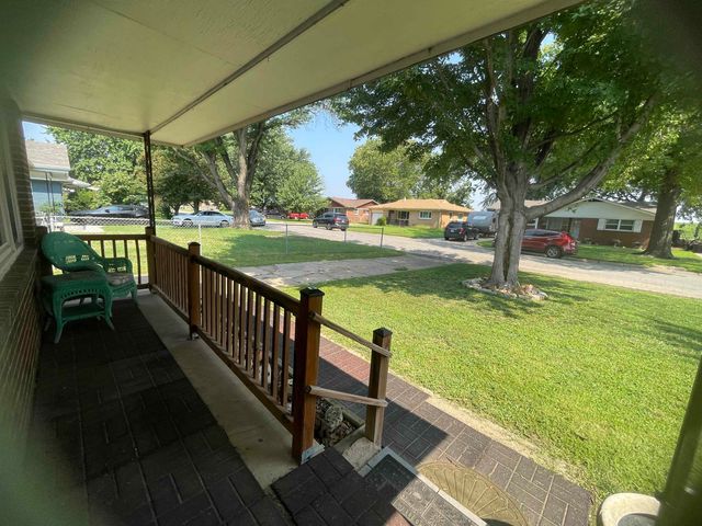 523 Alexander Dr, Haysville, KS 67060