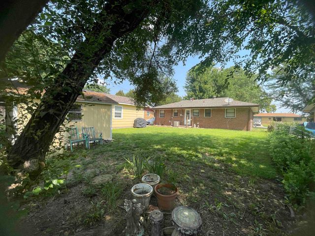 523 Alexander Dr, Haysville, KS 67060