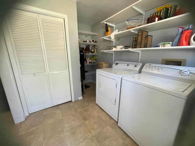 523 Alexander Dr, Haysville, KS 67060