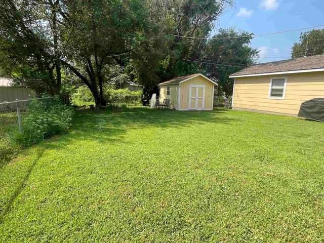 523 Alexander Dr, Haysville, KS 67060