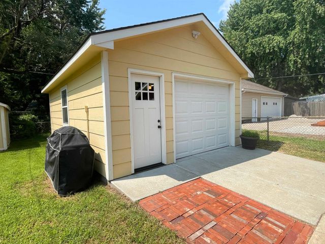 523 Alexander Dr, Haysville, KS 67060