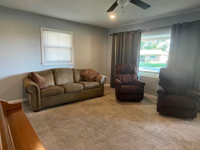 523 Alexander Dr, Haysville, KS 67060