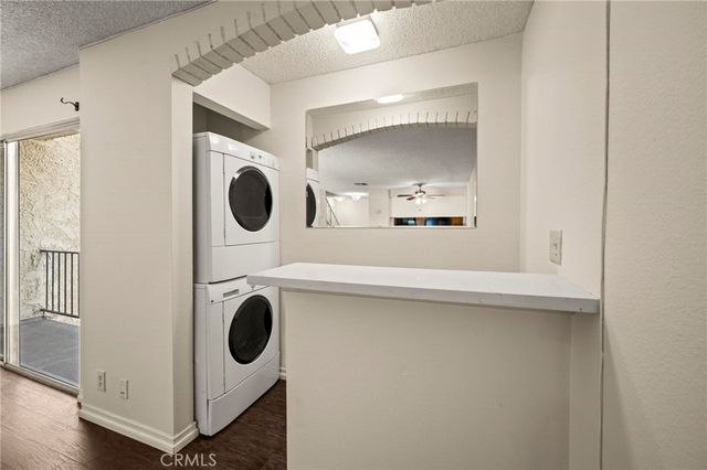 21219 Roscoe Boulevard 211, Canoga Park, CA 91304