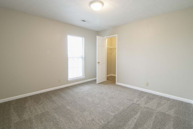 915 Stateline Rd, Oak Grove, KY 42262