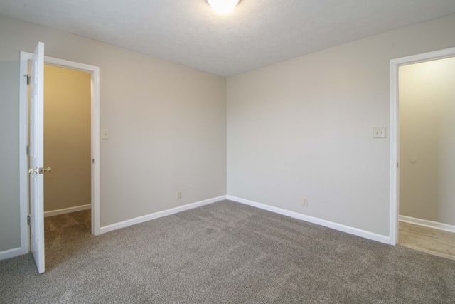 915 Stateline Rd, Oak Grove, KY 42262